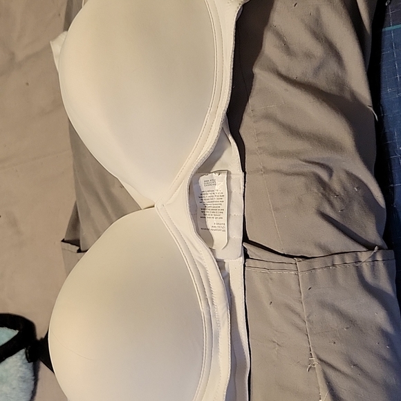 Two Warners 38 B Bras White - Picture 2 of 2